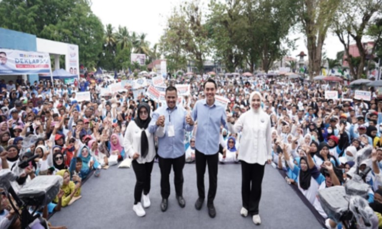 OKI Bergema: Muri Deklarasi, Ribuan Simpatisan Berdesak-desakan, Hadiah Mengalir Deras! OKI Bergema: Muri Deklarasi, Ribuan Simpatisan Berdesak-desakan, Hadiah Mengalir Deras!