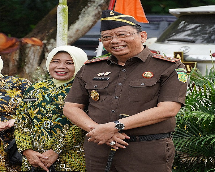 Kajati Kepri Bersama Ketua IAD Mengunjungi TK Adhyaksa XXIX Batam