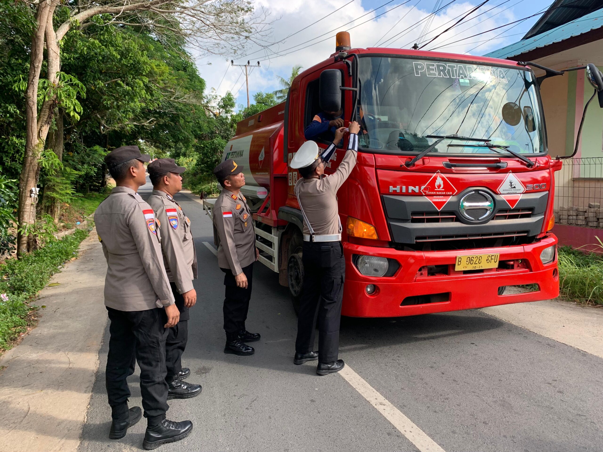 Program Sejuta Bendera Dari Polres Bintan Warnai Hari Kemerdekaan RI Ke - 79