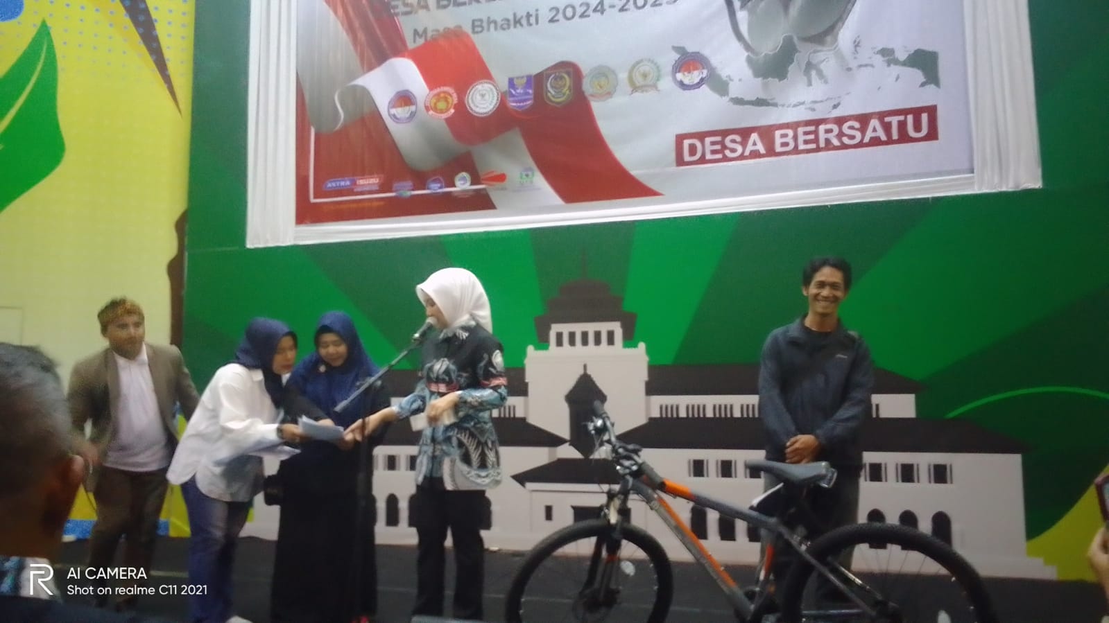 Bernasib Mujur Di Acara Pelantikan Pengurus DPD Desa Bersatu, Jurnalis Kabupaten Bandung Dapat Hadiah Sepeda Gunung