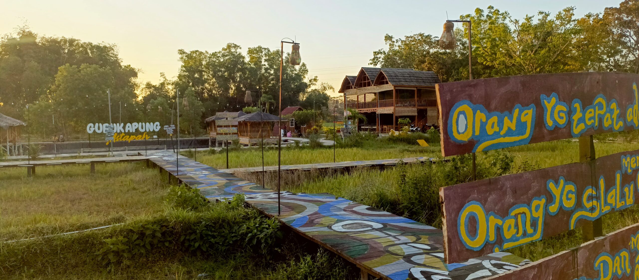 Posko 1 KKN Kampus IAIN MADURA di Desa Astapah Bersama Pihak Disporabudpar Kabupaten Sampang Melakukan Pendampingan Pengembangan Desa Wisata 