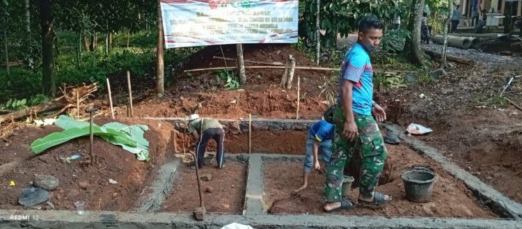 TMMD Ke-121 Kodim 0601/Pandeglang, Mulai Pasang Pondasi MCK TMMD Ke-121 Kodim 0601/Pandeglang, Mulai Pasang Pondasi MCK