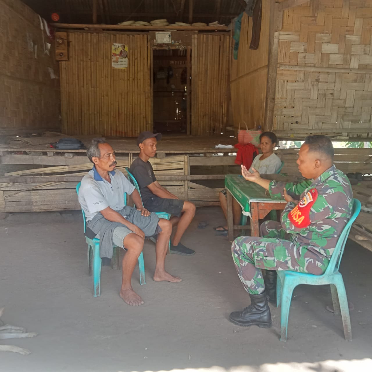 Hari Minggu, Babinsa Koramil 04/Tabundung Terus Lakukan Anjangsana Di Desa Binaan