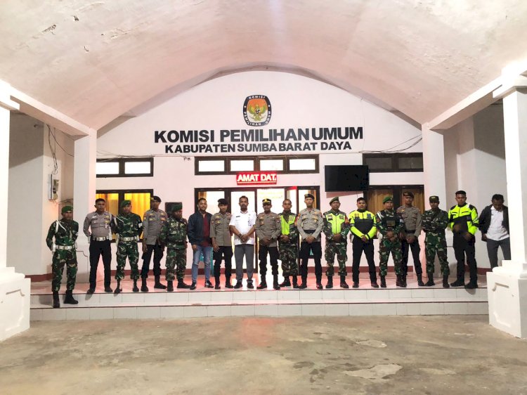Jelang Tahapan Pilkada 2024. Gabungan TNI - POLRI Laksanakan Patroli Dialogis Jelang Tahapan Pilkada 2024. Gabungan TNI - POLRI Laksanakan Patroli Dialogis