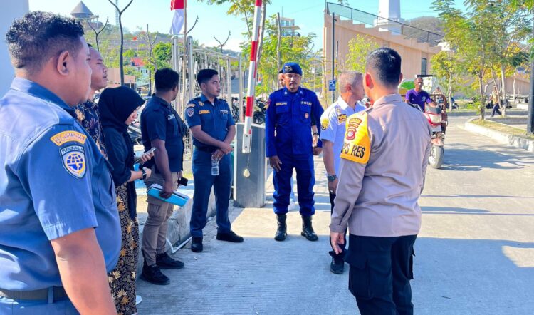Pastikan Wisata Aman, Kapolres Mabar Cek Pengamanan di Pelabuhan Marina Labuan Bajo Pastikan Wisata Aman, Kapolres Mabar Cek Pengamanan di Pelabuhan Marina Labuan Bajo
