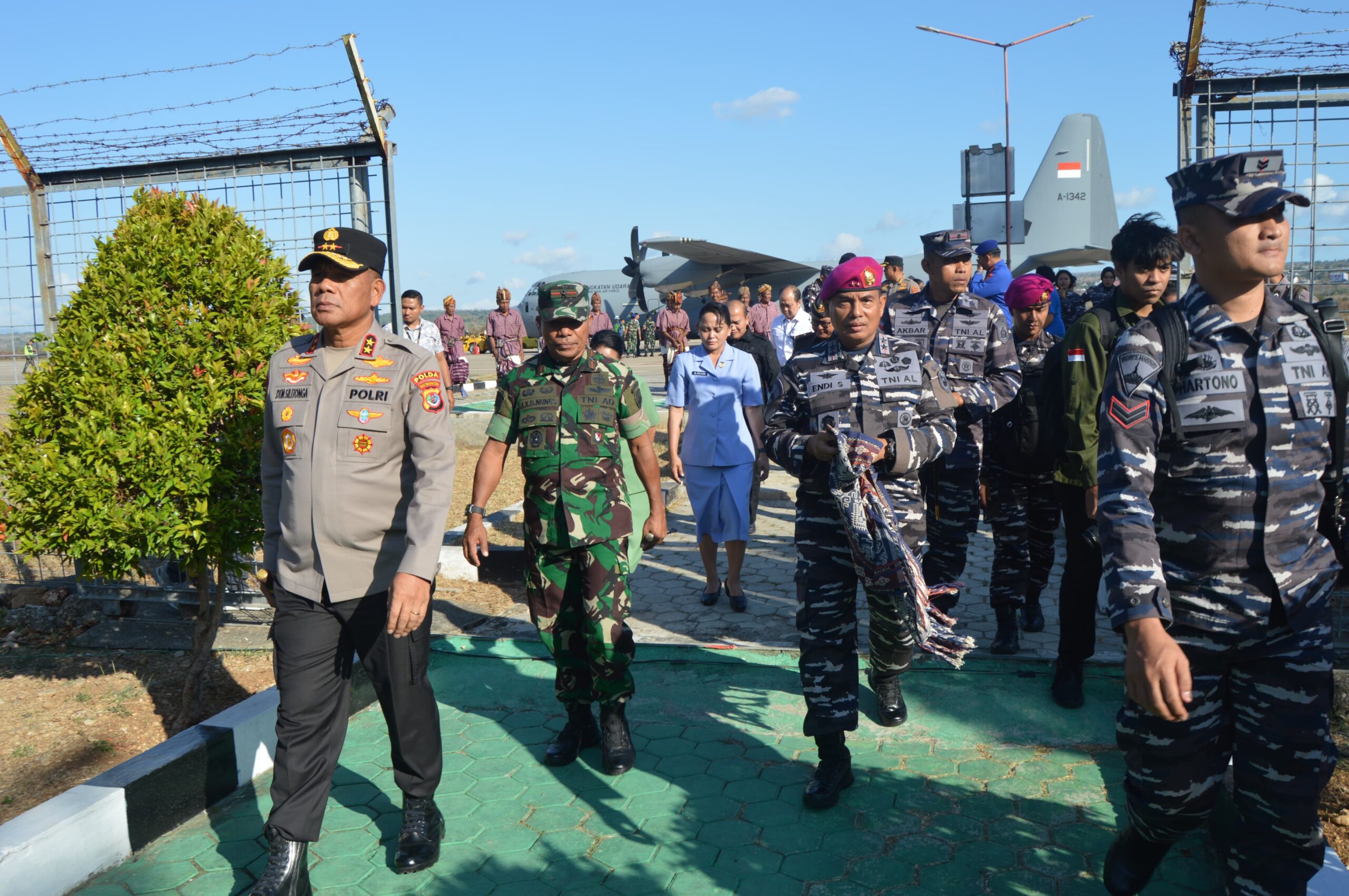 Danrem 161/WS Sambut Kedatangan KASAL di Vip Room Pemda NTT