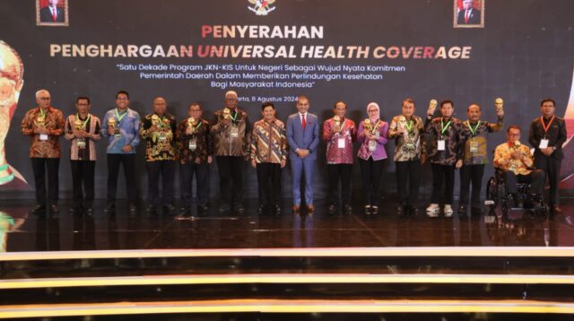 Wakil Bupati Bima Terima Penghargaan UHC Dari Wakil Presiden RI