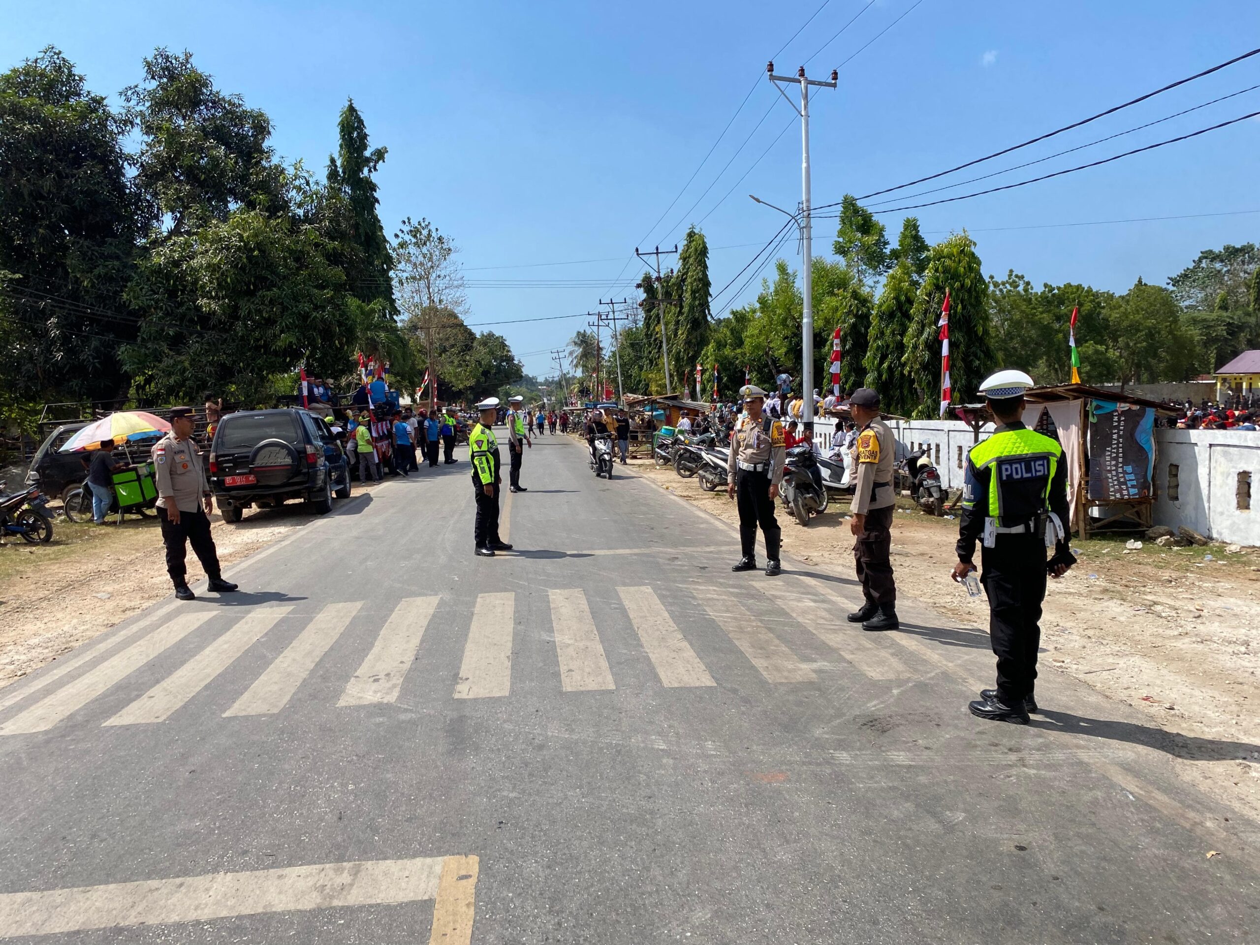 Karnaval 17 Agustus 2024 Personel Polres SBD Hadirkan Kenyamanan Dengan Pengaturan Arus Lalin dan Pengamanan