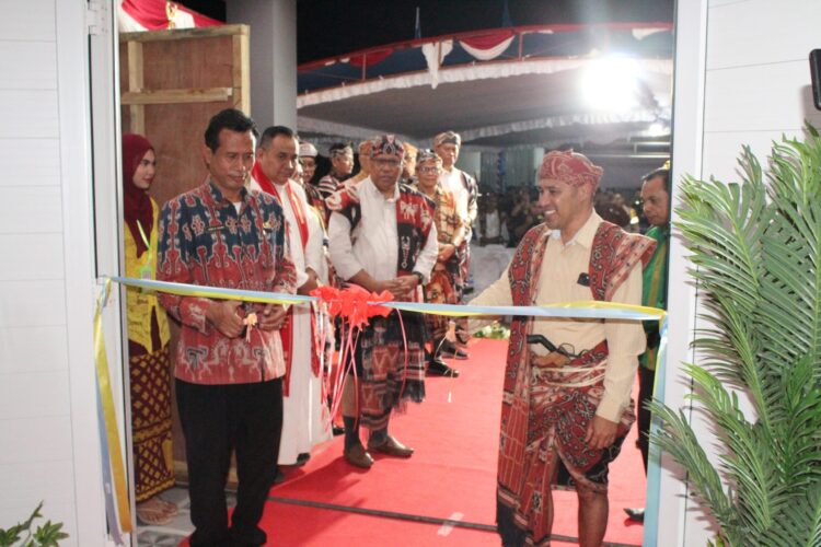 Kasdim 1601/Sumba Timur Wakili Dandim Hadiri Peresmian Gedung Rektorat Unkriswina