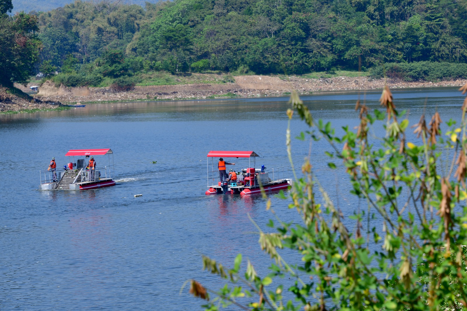 Bey Machmudin Apresiasi Inovasi TNI AD dalam Tangani Masalah Sampah di Sungai Citarum