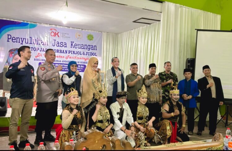 Dr.Hj. Sitti Mufattahah.,Psi.M.B.A Anggota DPR RI Komisi 11 Dapil Jabar 11, Menggelar Penyuluhan Jasa Keungan Tentang Korban Pinjol & Judol