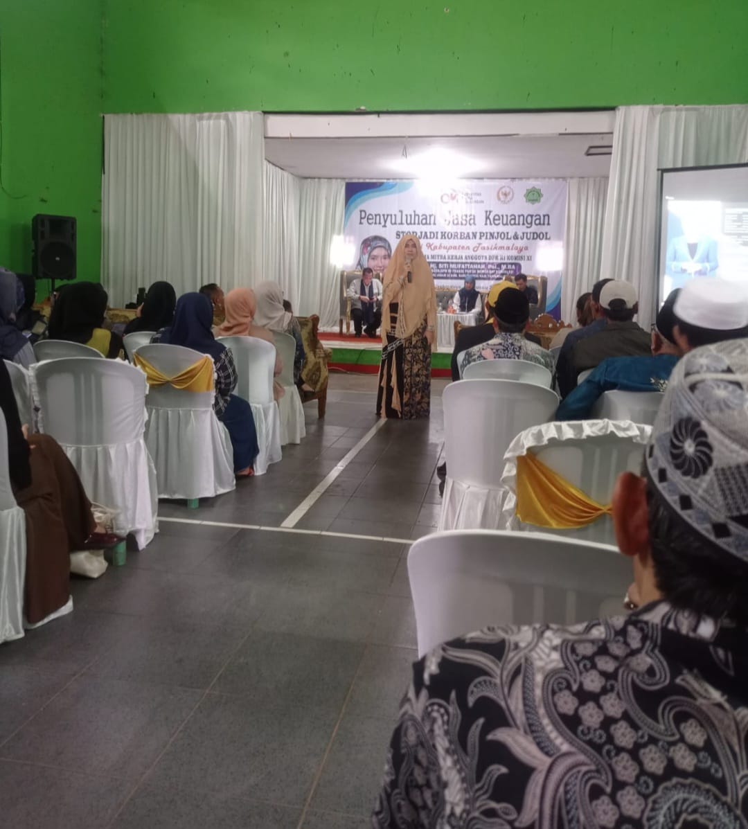 Dr.Hj. Sitti Mufattahah.,Psi.M.B.A Anggota DPR RI Komisi 11 Dapil Jabar 11, Menggelar Penyuluhan Jasa Keungan Tentang Korban Pinjol & Judol