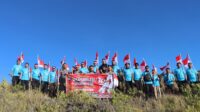 Dirgahayu RI Ke-79 Kapolres Bima Kibarkan Bendera Merah Putih di Puncak Gunung Tambora