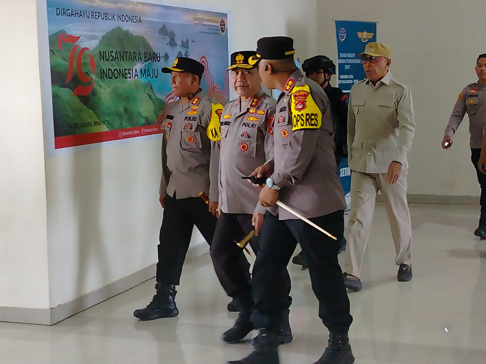 Kunker Kapolda NTB Irjen Pol Drs. Raden Umar Farok SH.M.Hum., Disambut Kapolres Bima dan Wakil Bupati