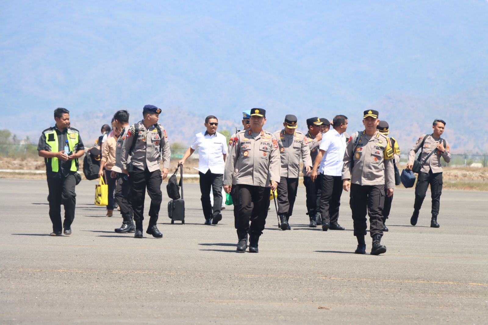 Kunker Kapolda NTB Irjen Pol Drs. Raden Umar Farok SH.M.Hum., Disambut Kapolres Bima dan Wakil Bupati