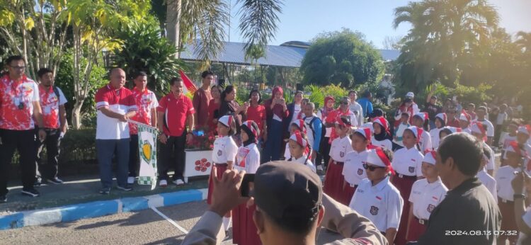 Semarak HUT RI ke-79 di Kupang: Gerak Jalan Indah Pelajar SD dan SMP Warnai Peringatan Kemerdekaan Semarak HUT RI ke-79 di Kupang: Gerak Jalan Indah Pelajar SD dan SMP Warnai Peringatan Kemerdekaan