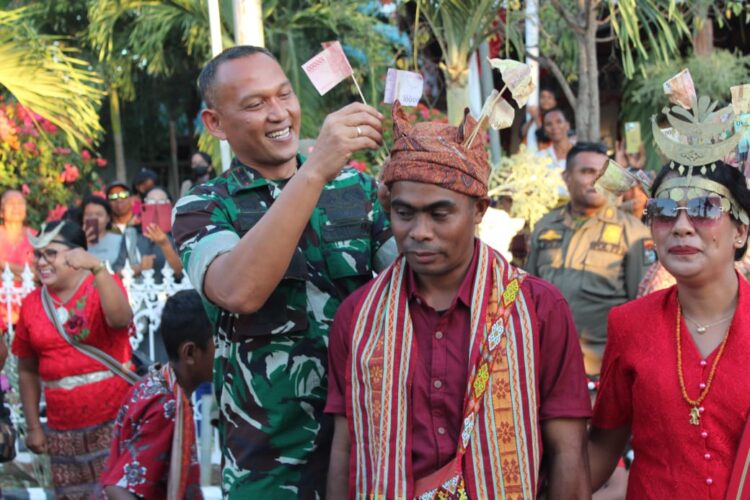 Dandim 1601/ST Hadiri Pawai Budaya/Karnaval HUT Kemerdekaan RI ke-79 Hari Kedua