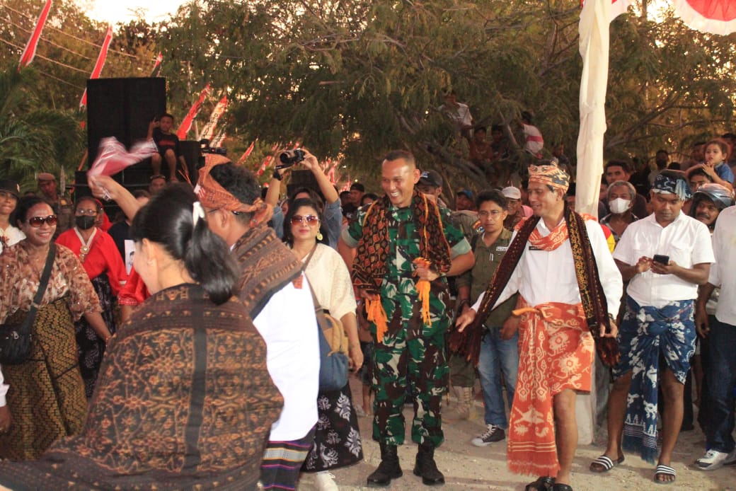 Dandim 1601/ST Hadiri Pawai Budaya/Karnaval HUT Kemerdekaan RI ke-79 Hari Kedua