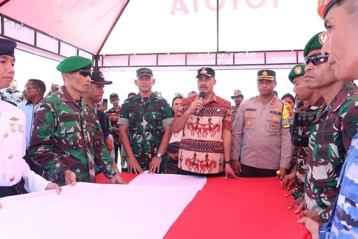 Dandim 1601/ST Hadiri Dan Mengikuti Pengarakan Bendera Merah Putih Sepanjang 340 Meter Dandim 1601/ST Hadiri Dan Mengikuti Pengarakan Bendera Merah Putih Sepanjang 340 Meter