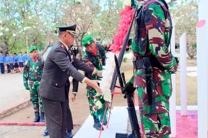 Dandim 1601/ST Pimpin Upcara Ziarah Nasional Di TMP Umbu Ndawa Kareuk Dalam Rangka Hari Kemerdekaan RI Ke-79