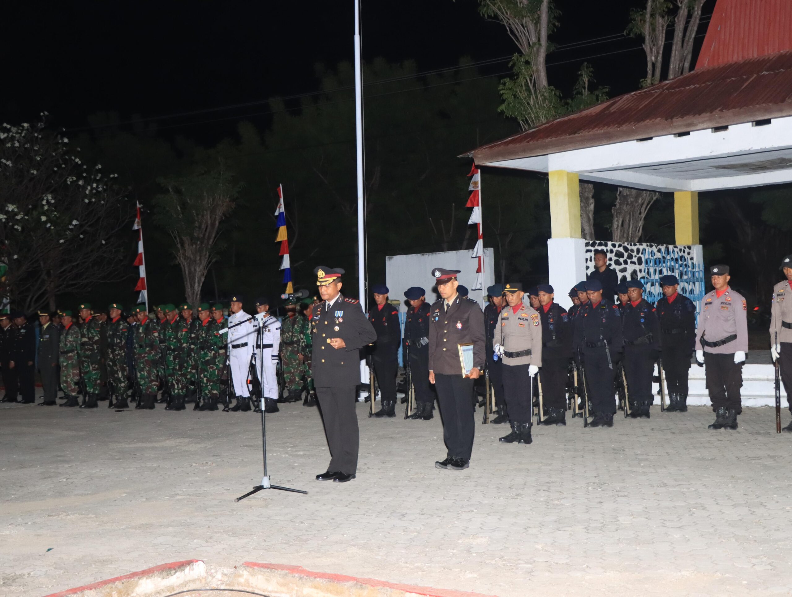 Dandim 1601/ST Ikuti Upacara Apel Kehormatan dan Renungan Suci Di TMP Umbu Ndawa Kareuk