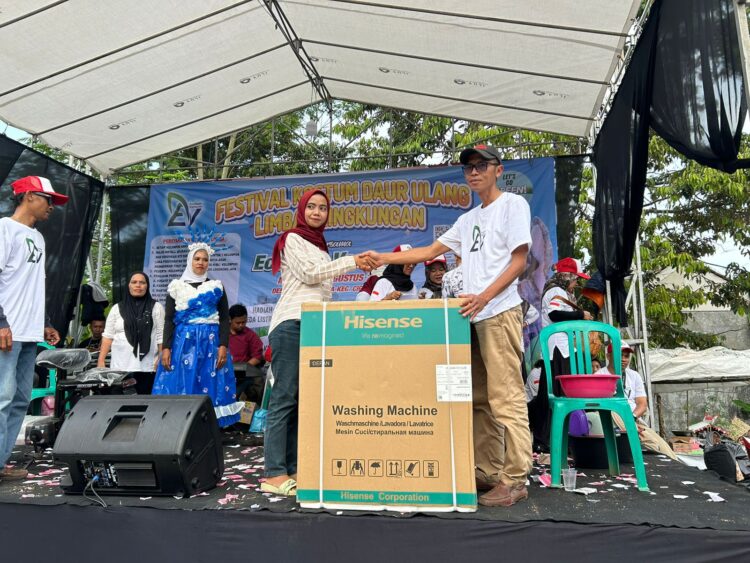 EcoNext Ventures Sajikan Festival Kostum Daur Ulang Limbah Lingkungan Dalam Rangka HUT RI Ke-79 Di Desa Lengkong Jaya