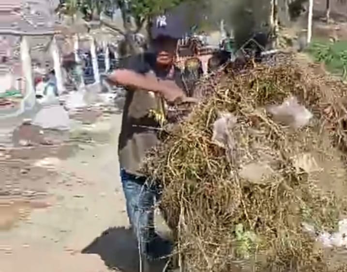 Upacara HUT RI Pemulung Ponorogo: "Kami Miskin, Tapi Soal Nasionalisme Tak Kalah Dibanding Para Koruptor"