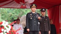 Kapolres AKBP Rivanda Inspektur Upacara Penurunan Bendera HUT ke 79 Kabupaten Tanggamus