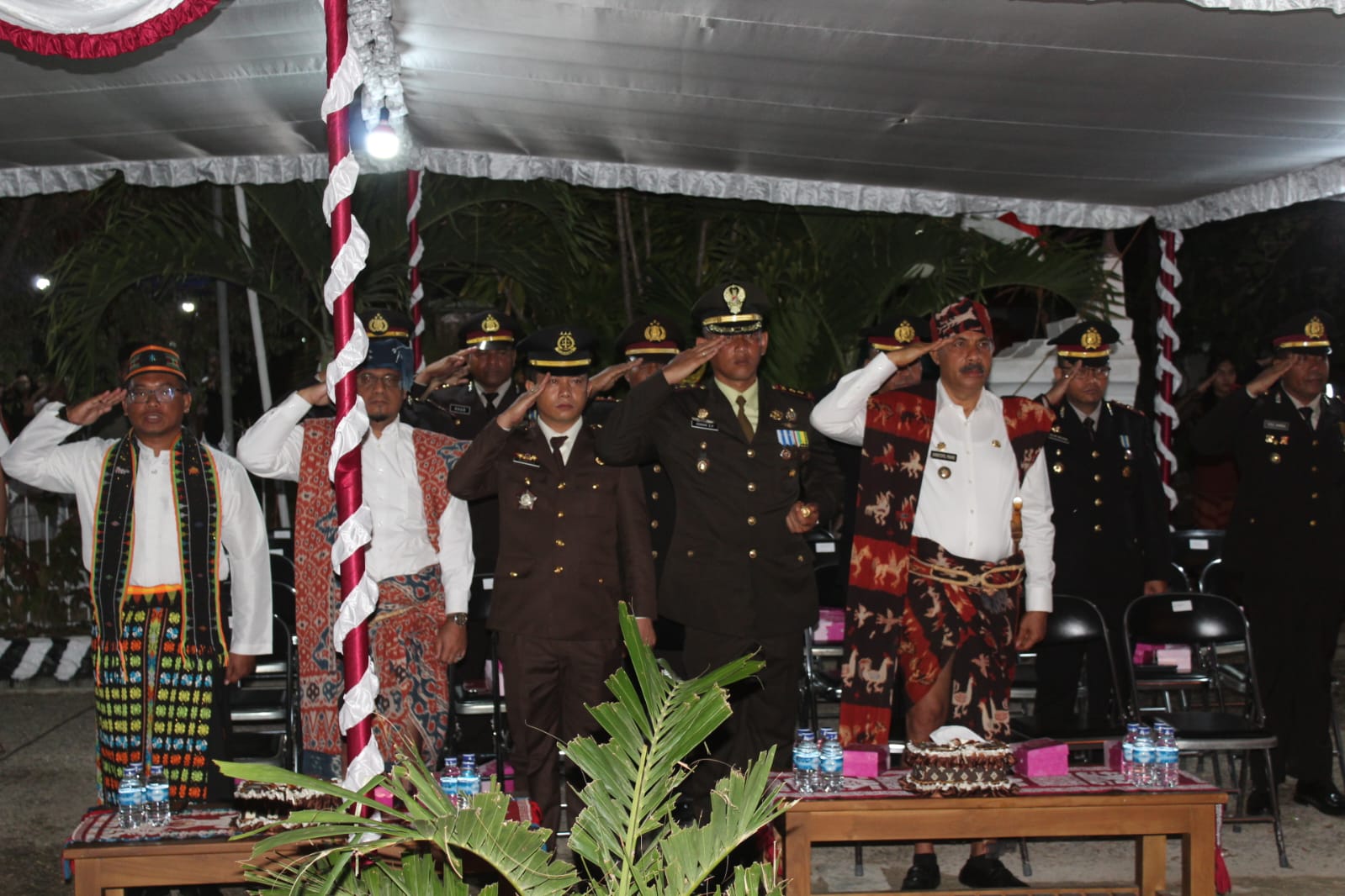 Dandim 1601/Sumba Timur Dan Forkopimda Ikuti Upacara Penurunan Bendera Merah Putih HUT RI Ke-79