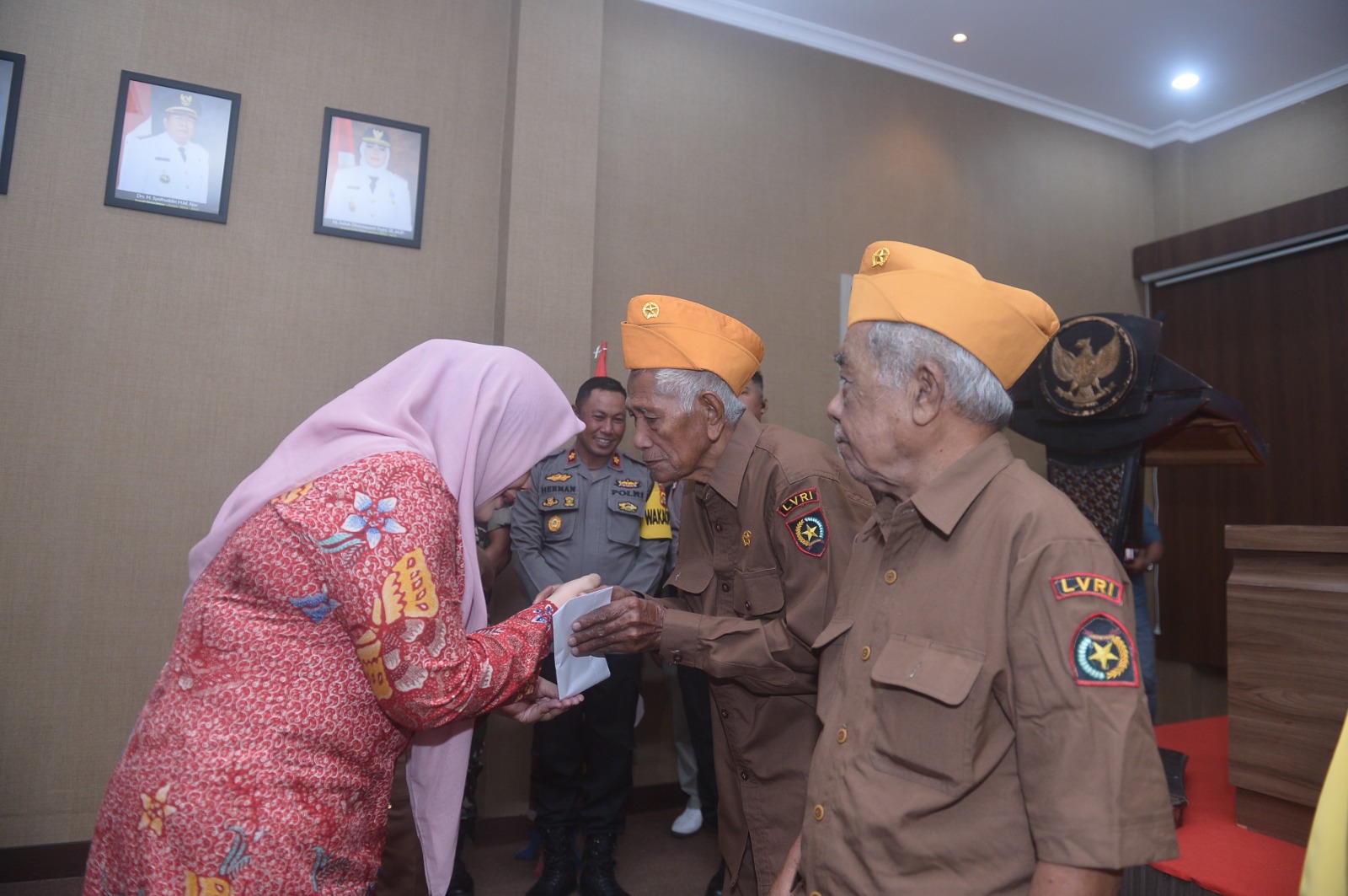 Bupati Bima Silaturahmi Dengan Legiun Veteran dan Warakawuri