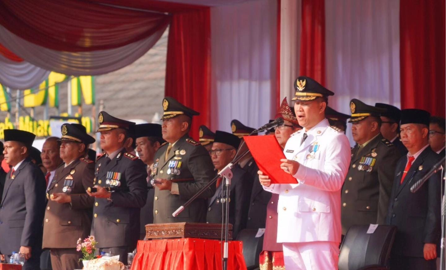 Pj. Bupati Henky Putrawan Pimpin Upacara HUT RI Ke-79 Tingkat Kabupaten Muara Enim