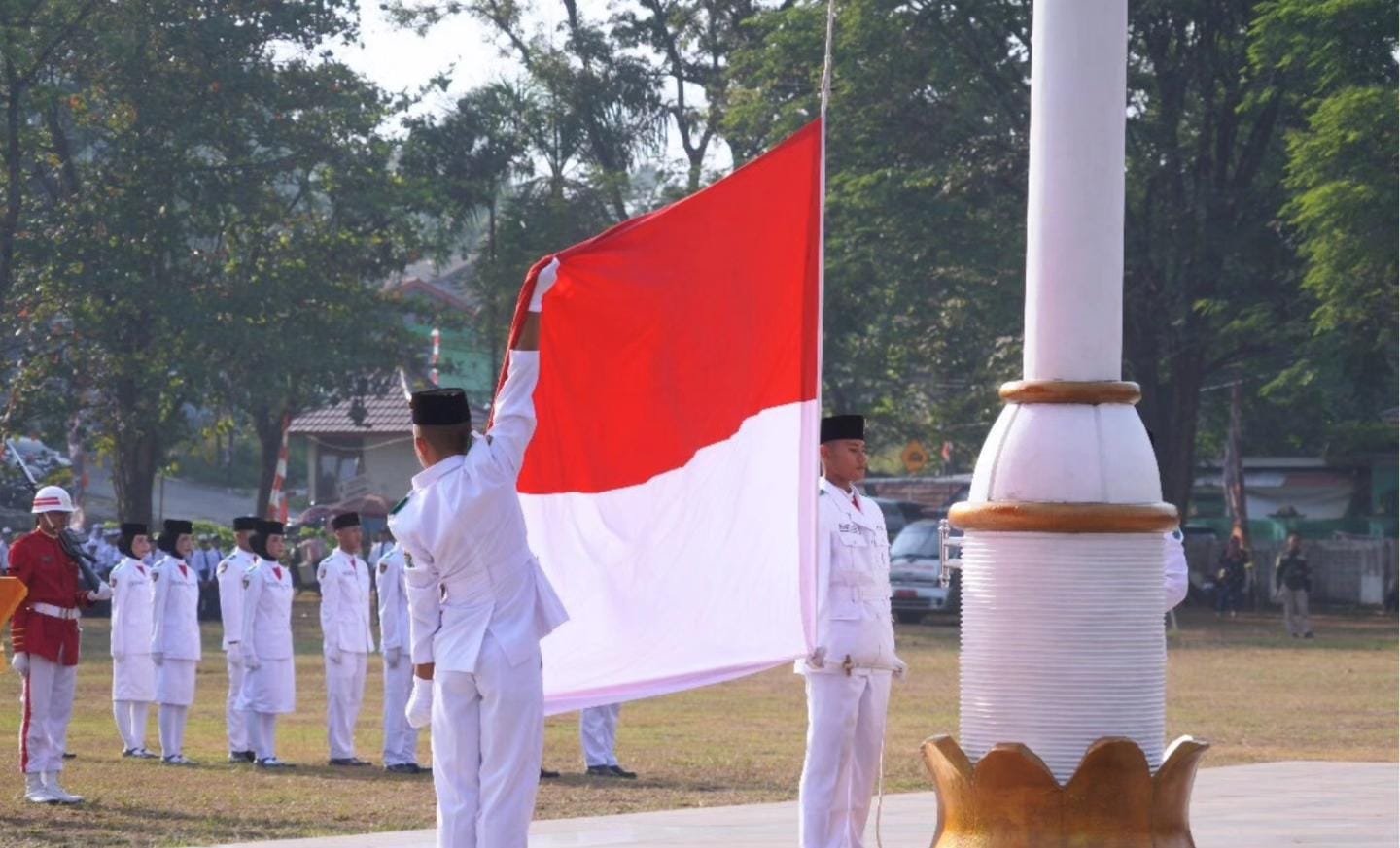 Pj. Bupati Henky Putrawan Pimpin Upacara HUT RI Ke-79 Tingkat Kabupaten Muara Enim