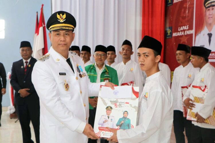 Peringati HUT RI ke-79, Pj. Bupati Serahkan Remisi kepada 525 Warga Binaan