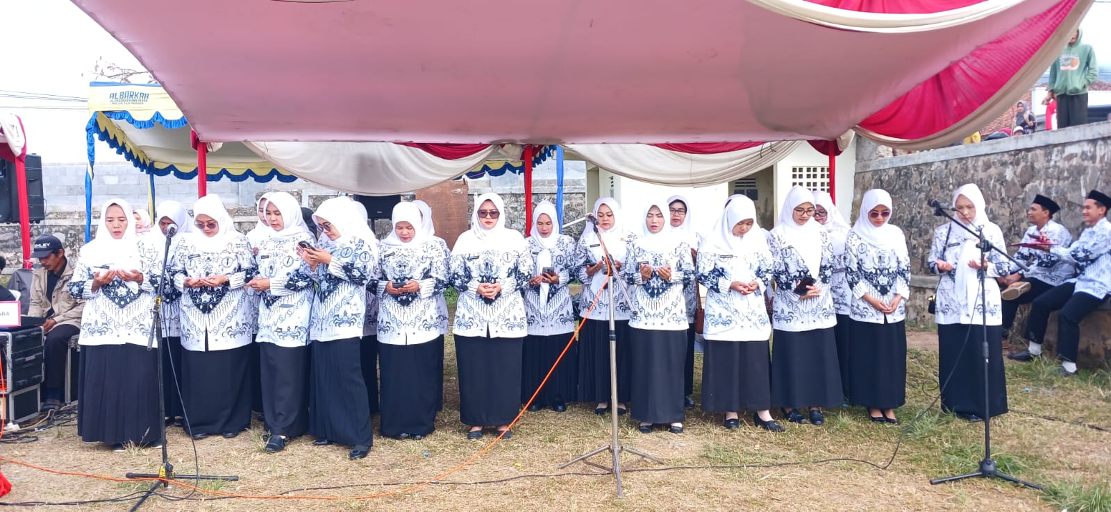 Dalam Rangka HUT RI Ke-79 Pemerintah Kecamatan Pagerageung Menggelar Upacara Bendera