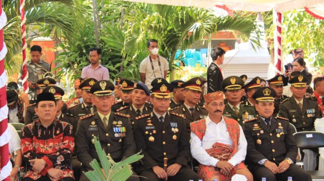 Dandim 1601/ST Hadiri Upacara Pengibaran Bendera dalam Rangka HUT ke-79 Kemerdekaan RI