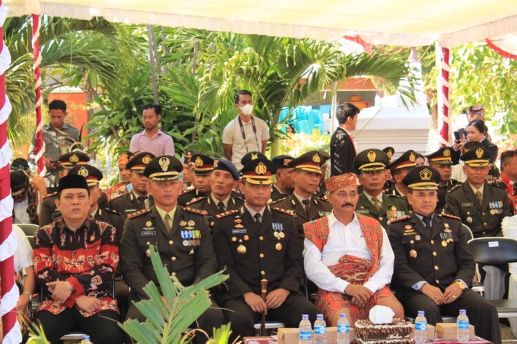 Dandim 1601/ST Hadiri Upacara Pengibaran Bendera dalam Rangka HUT ke-79 Kemerdekaan RI