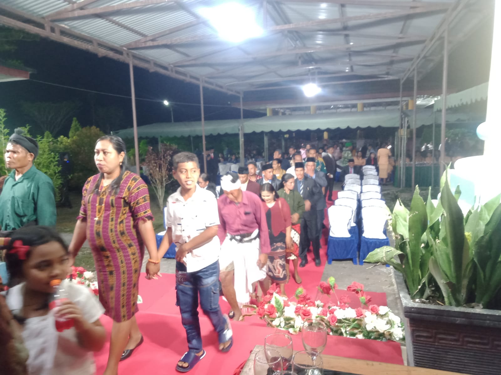 Malam Tos Kenegaraan, Pj Bupati Sumba Tengah Akhiri Dengan Jai Bersama Paskibraka