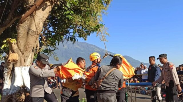 Magetan Heboh, Pria Tewas Tersengat Listrik di Atas Pohon