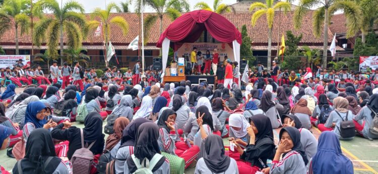 Dalam Rangka Menyambut Hut Ri Ke 79 & Hut Parumaka Yang Ke 63 SMP Negeri 1 Cijeungjing Menggelar Beberapa Perlombaan