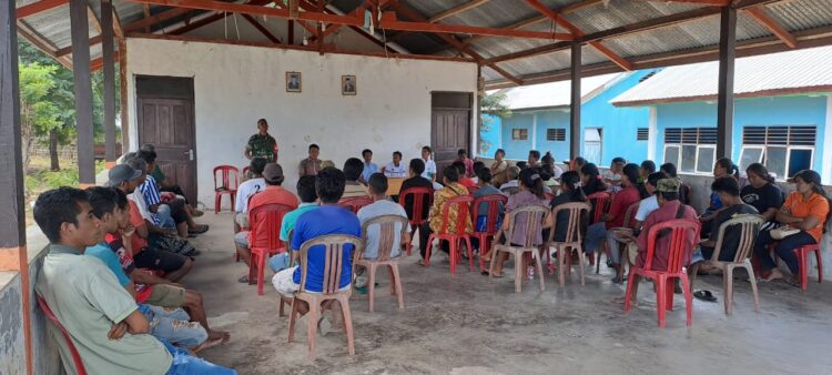 Babinsa Koramil 06/Karera Hadiri Penyaluran BLT DD Desa Hamba Wutang