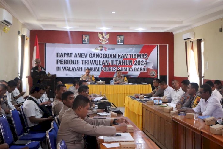 Kapolres Sumba Barat Pimpin Rapat Anev Gangguan Kamtibmas Triwulan II Tahun 2024