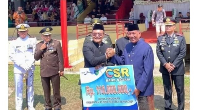 HUT RI ke-79, Bank Nagari Painan Serahkan CSR Rp 110 juta ke Pemkab Pessel