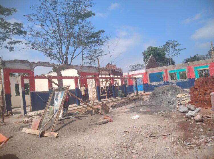 Pantastis " Proyek Pembangun Revitalisasi SD Negeri Leuwihalang Diduga Jadi Ladang Korupsi