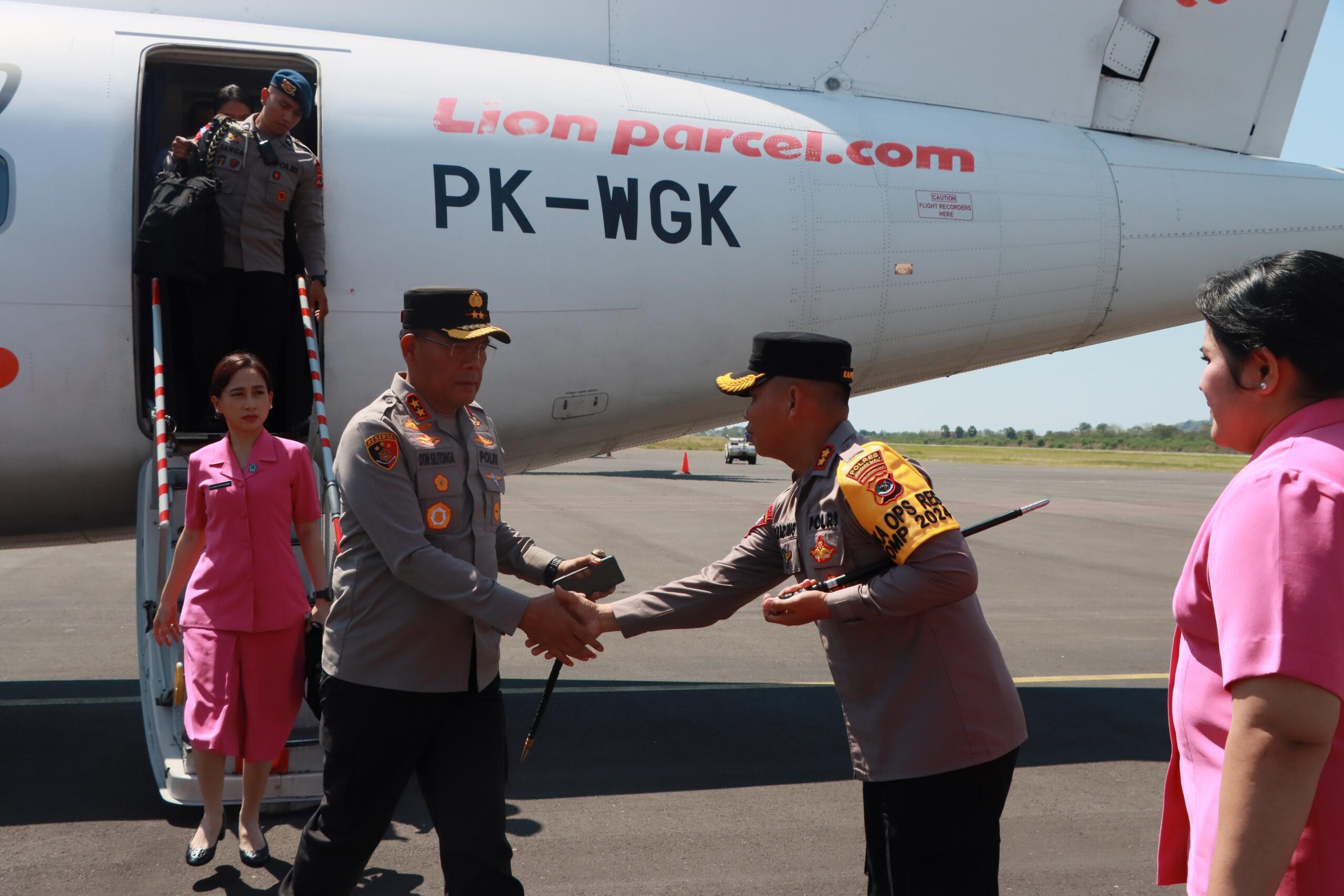 Kunjungan Kerja, Kapolda NTT Disambut Tradisi Kepok Curu di Labuan Bajo