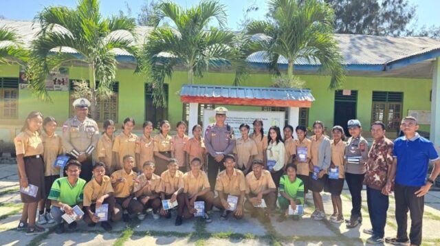 Police Goes To School, Sat Lantas Polres Belu Tekankan Pentingnya Tertib Berlalu Lintas ke Pelajar SMA Taruna Fatubenao
