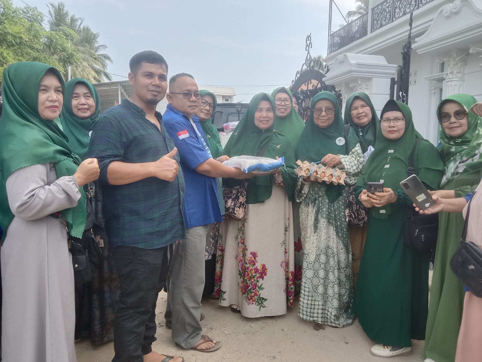 Forum Keluarga Lengayang Bersatu (FKLB) Deklarasikan dan Mendukung Penuh Pasangan HJ-RI Pilkada 2024