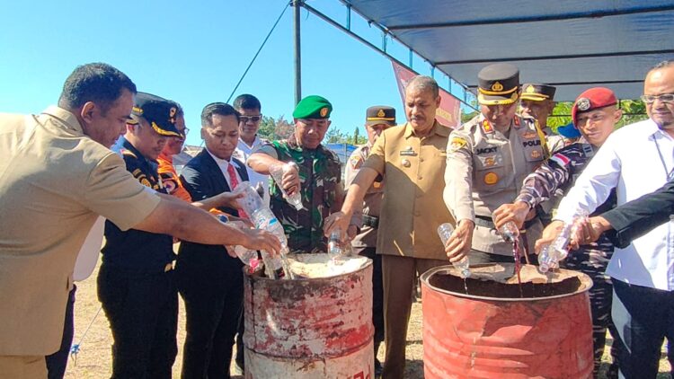 Kasdim 1601/Sumba Timur Apresiasi Pemusnahan Miras Operasi Pekat Turangga 2024