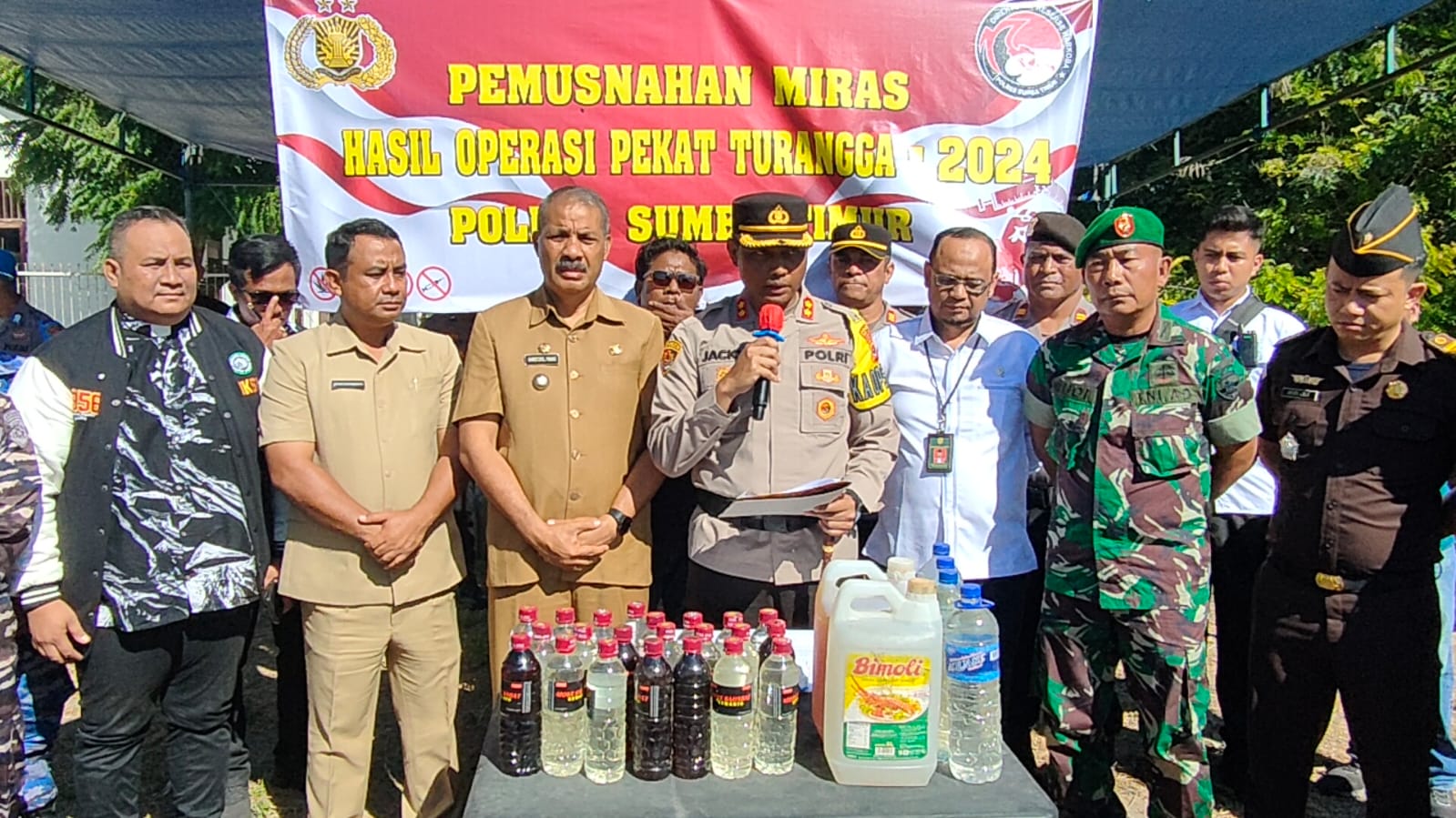 Kasdim 1601/Sumba Timur Apresiasi Pemusnahan Miras Operasi Pekat Turangga 2024