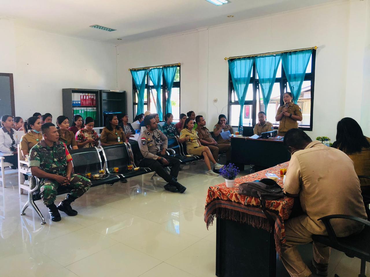 Babinsa Karera Hadiri Lokakarya Mini Lintas Sektor Bidang Kesehatan Puskesmas Nggongi