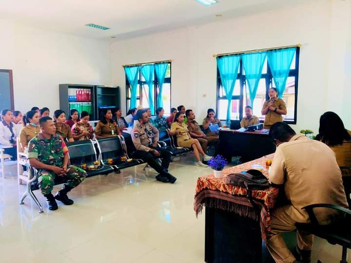 Babinsa Karera Hadiri Lokakarya Mini Lintas Sektor Bidang Kesehatan Puskesmas Nggongi
